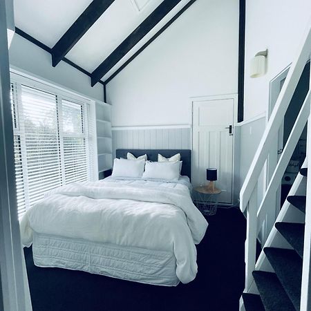 Experience Heritage, Live Modern Upper Hutt Bagian luar foto