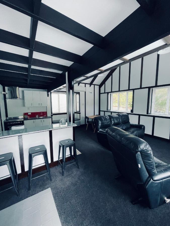 Experience Heritage, Live Modern Upper Hutt Bagian luar foto