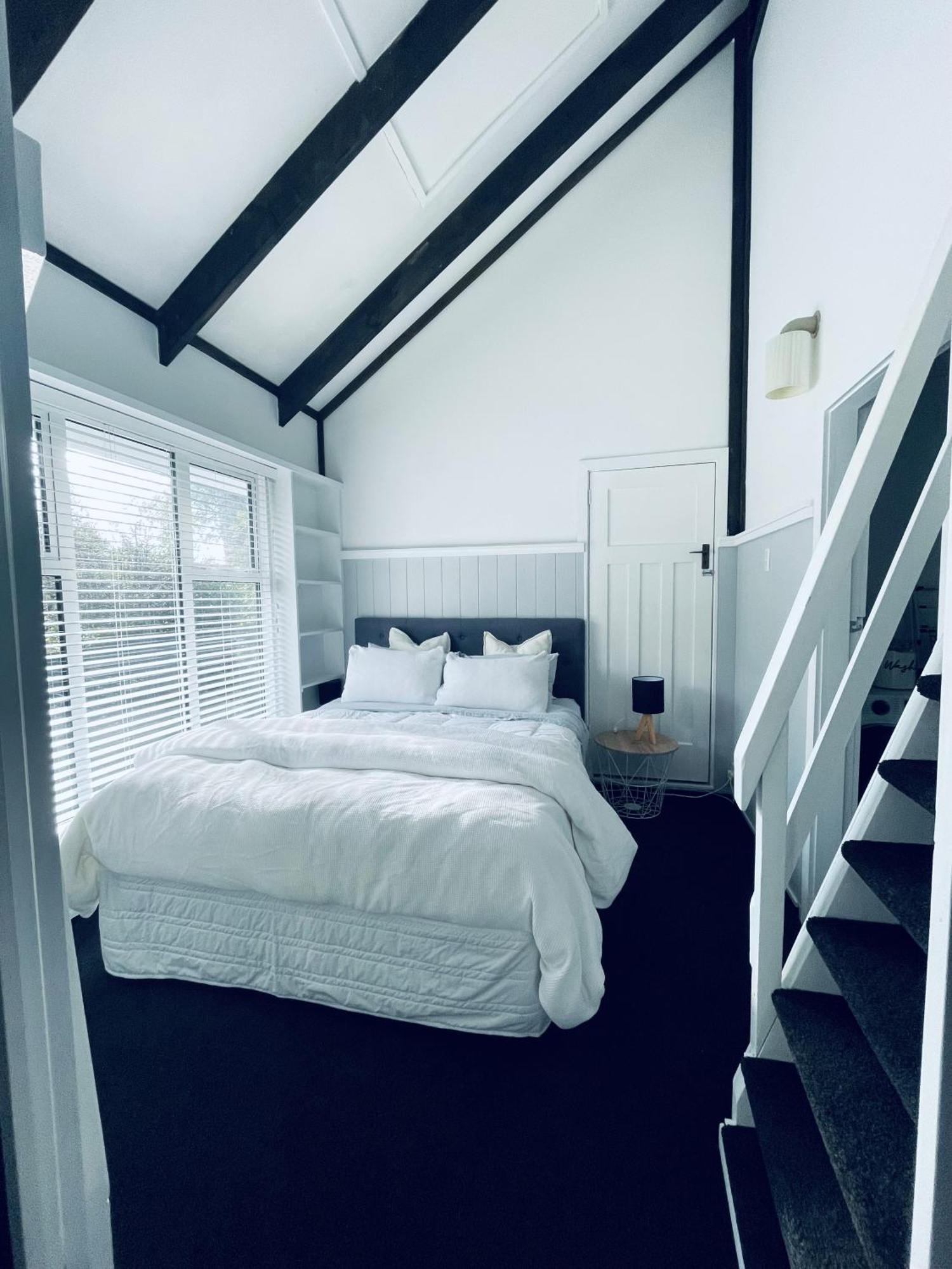 Experience Heritage, Live Modern Upper Hutt Bagian luar foto